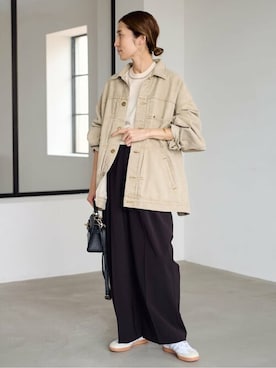 「アイテム（デニムジャケット、ベージュ系）」を使った、haruさん（レディース・161cm）の秋コーディネート