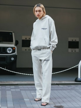 「FOG ESSENTIALS（エフオージーエッセンシャルズ）のアイテム（パーカー）」を使った、ROOPTOKYOKSさん（レディース・162cm）の秋コーディネート