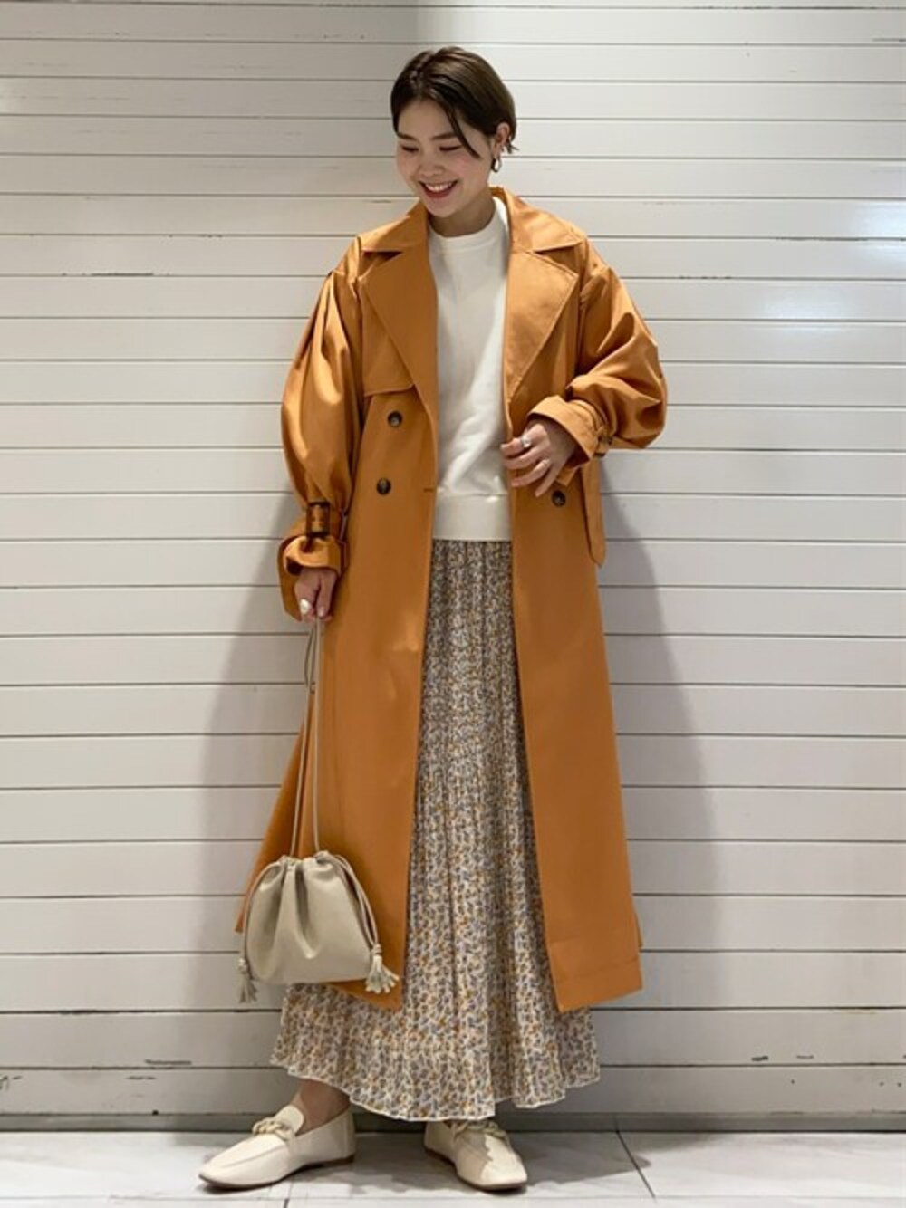 「Green Parks」｜「Green　Parksの・Petit Fleur ボリュームスリーブトレンチ（ブルゾン、オレンジ系）」を使った、SAKAWAさん（レディース・161cm）の冬コーディネートの1枚目の写真