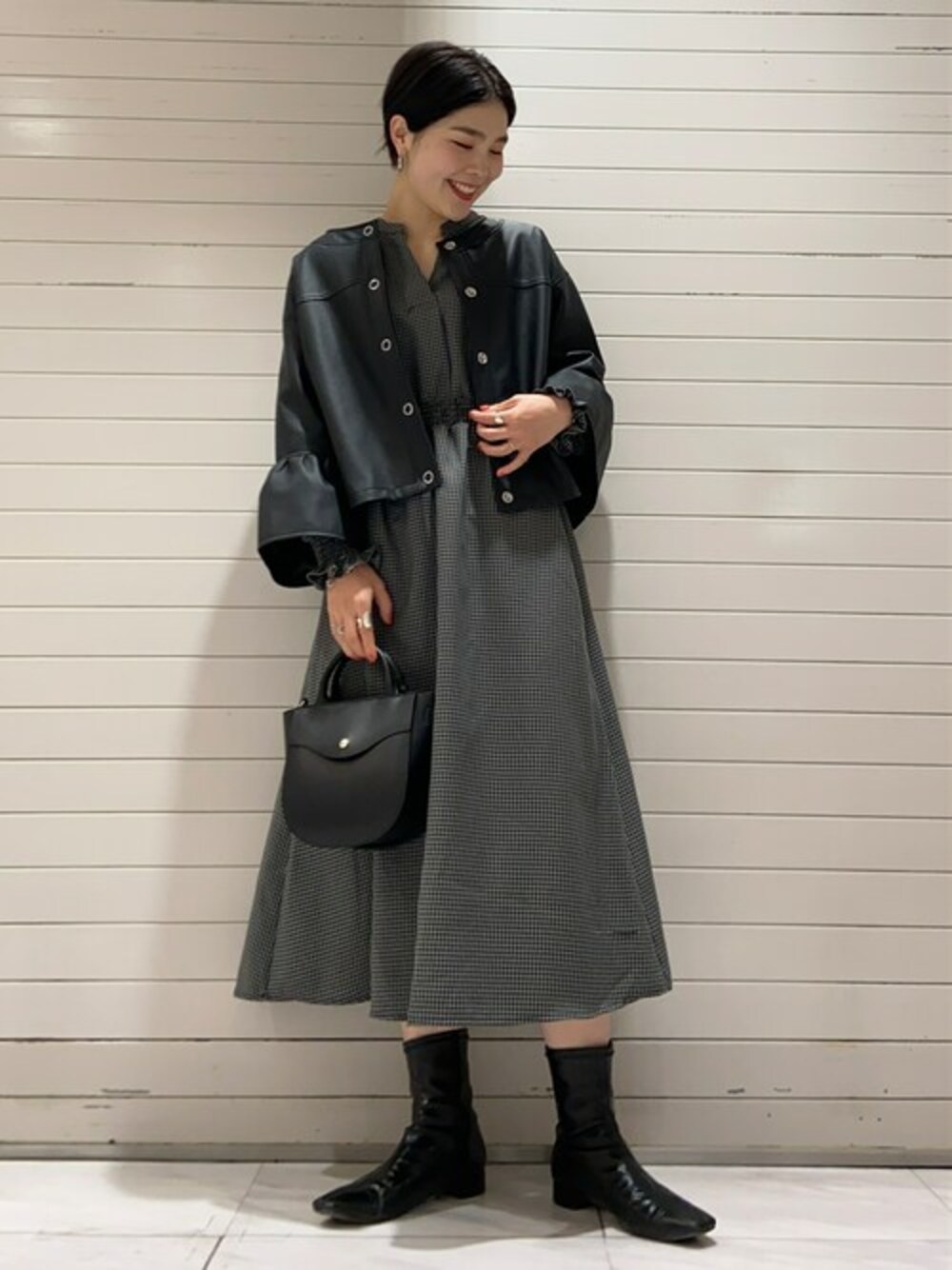「Green Parks」｜「ELENCARE DUEの・ELENCARE DUEパターンスキッパーワンピース（ワンピース、グレー系）」を使った、SAKAWAさん（レディース・161cm）の冬コーディネートの1枚目の写真