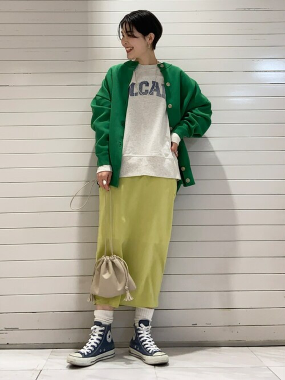 「Green Parks」｜「Green　Parksのクラッシュロゴチュニック（Tシャツ/カットソー、グレー系）」を使った、SAKAWAさん（レディース・161cm）の冬コーディネートの1枚目の写真