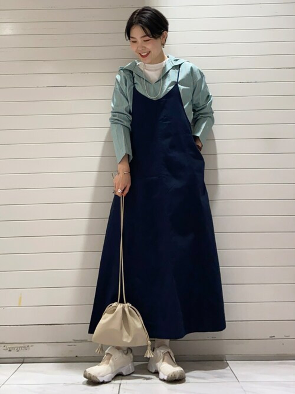 「Green Parks」｜「Green　Parksのツイルキャミワンピース（ワンピース、ブルー系）」を使った、SAKAWAさん（レディース・161cm）の冬コーディネートの1枚目の写真
