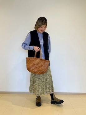 「アイテム（ベスト、ブルー系）」を使った、立川さん（レディース・172cm）の春コーディネート