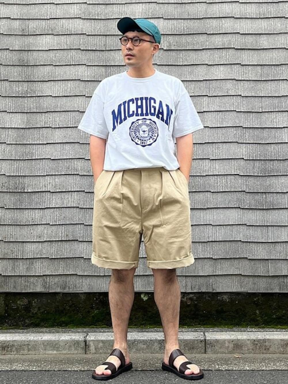 「カジュアル、シップス、休日スタイル、SHIPS、夏コーデ」｜「Russell Athleticの【SHIPS別注】RUSSELL ATHLETIC: ユニバーシティ カレッジ プリント Tシャツ（Tシャツ/カットソー、ホワイト系）」を使った、梶原さん（メンズ・160cm）の夏コーディネートの1枚目の写真