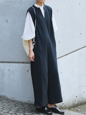 「スエット」｜「アイテム（サロペット/オーバーオール）」を使った、LANDWARDS officialさん（レディース・163cm）の冬コーディネート