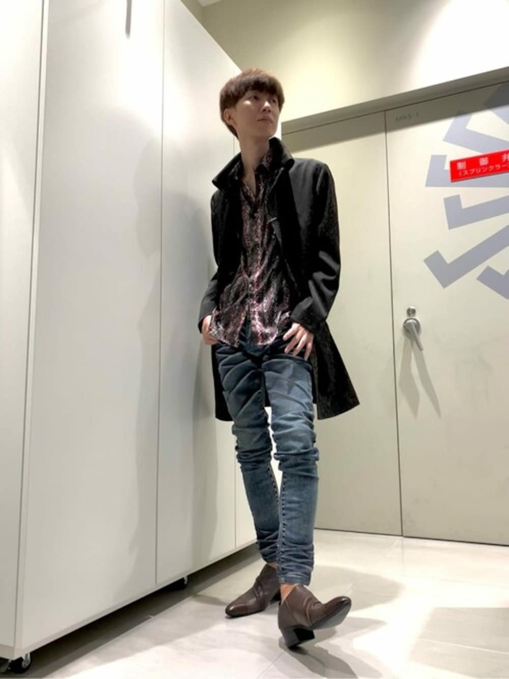 「TORNADO MARTのTORNADO MART∴シャイニーレオパードジャカードコート（チェスターコート、ブラウン系）」を使った、TORNADO MART_officialさん（メンズ・171cm）の秋コーディネートの1枚目の写真