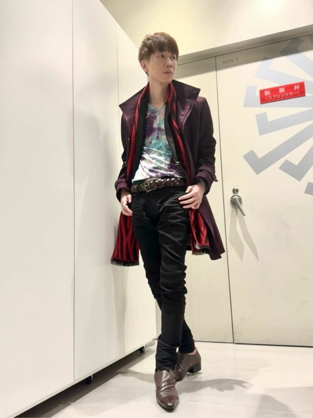 「TORNADO MARTのTORNADO MART∴T/Cスェードライナー付きスタンドコート（ステンカラーコート、パープル系）」を使った、TORNADO MART_officialさん（メンズ・171cm）の冬コーディネートの1枚目の写真