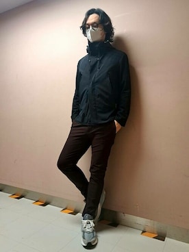 「アイテム（スラックス、レッド系）」を使った、TORNADO MART_officialさん（メンズ・178cm）の冬コーディネート