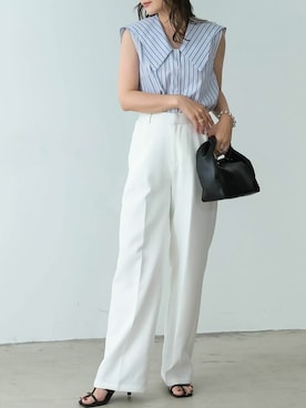 「ホワイトパンツ」｜「アイテム（スラックス）」を使った、reedit_officialさん（レディース・162cm）の夏コーディネート