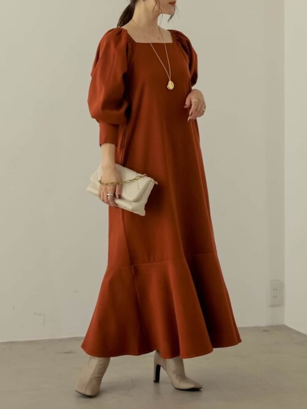 ワンピース（オレンジ系）を使った「パフスリーブ」の人気ファッション