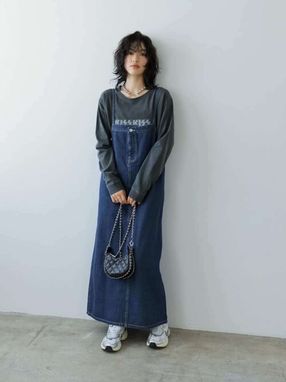「お出かけコーデ、休日コーデ、きれいめカジュアル、春コーデ、ワークテイスト、デニム素材、Re:EDIT、リエディ、リエディ(Re:EDIT)、24ssトレンド」｜「Re:EDITの[2024SS PRE ORDER][低身長/高身長サイズ有]デニムドロップデザインキャミワンピース（ワンピース、ブルー系）」を使った、reedit_officialさん（レディース・167cm）の冬コーディネートの1枚目の写真