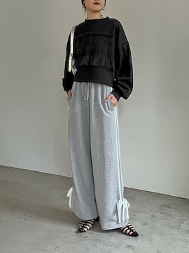 「リエディ」｜「アイテム（スウェット）」を使った、reedit_officialさん（レディース・163cm）の春コーディネート