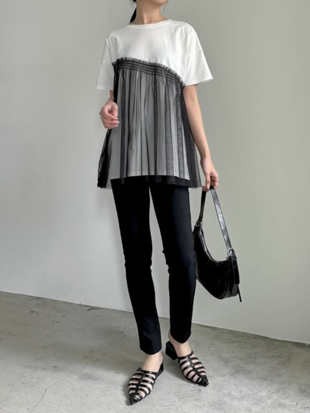 「チュール、きれいめカジュアル、春コーデ、Tシャツコーデ、体型カバー、Re:EDIT、リエディ、シアートップス、リエディ(Re:EDIT)、春服みてみて」｜「Re:EDITの[2024SS COLLECTION]チュールドッキングビスチェライクベアデザインTシャツ（Tシャツ/カットソー、ホワイト系）」を使った、reedit_officialさん（レディース・158cm）の春コーディネートの1枚目の写真