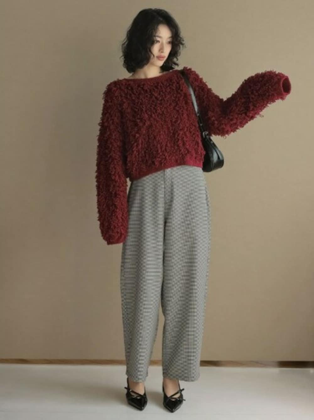 「チェックパンツ、お出かけコーデ、きれいめカジュアル、秋コーデ、カーブパンツ、フリンジニット、Re:EDIT、リエディ、リエディ(Re:EDIT)、秋服準備はじめました」｜「Re:EDITの[2024 AUTUMN COLLECTION]フリンジヤーンニットプルオーバー（ニット/セーター、レッド系）」を使った、reedit_officialさん（レディース・167cm）の夏コーディネートの1枚目の写真