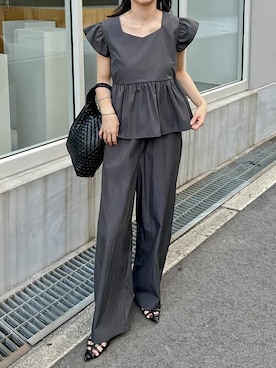 「アイテム（セットアップ、グレー系）」を使った、reedit_officialさん（レディース・166cm）の夏コーディネート