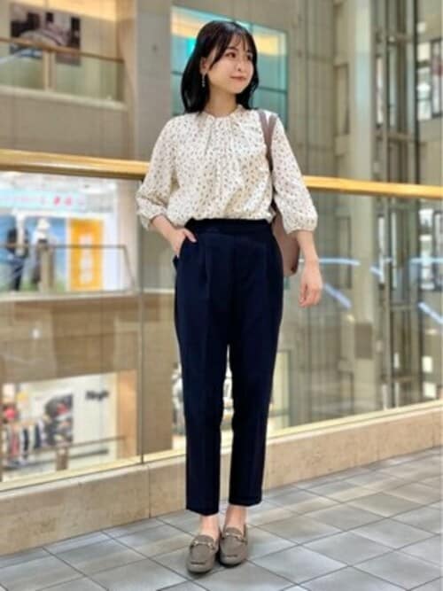 小花柄プリント ボウタイブラウス ベージュ/ホワイト（シャツ