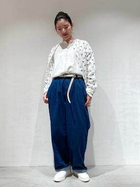 「ONIGIRI（オニギリ）のアイテム（スニーカー）」を使った、COMME CA ISM STAFFさん（レディース・151cm）の春コーディネート