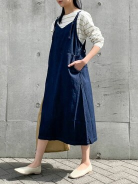 「ONIGIRI（オニギリ）のアイテム（ジャンパースカート）」を使った、COMME CA ISM STAFFさん（レディース・163cm）の春コーディネート