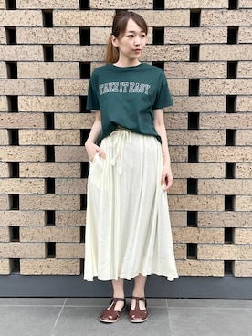 「カラーTシャツ」｜「アイテム（サンダル）」を使った、COMME CA ISM STAFFさん（レディース・164cm）の夏コーディネート