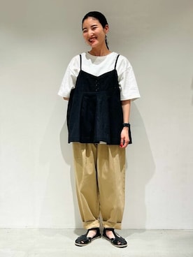 「ONIGIRI（オニギリ）のアイテム（パンツ）」を使った、COMME CA ISM STAFFさん（レディース・151cm）の春コーディネート