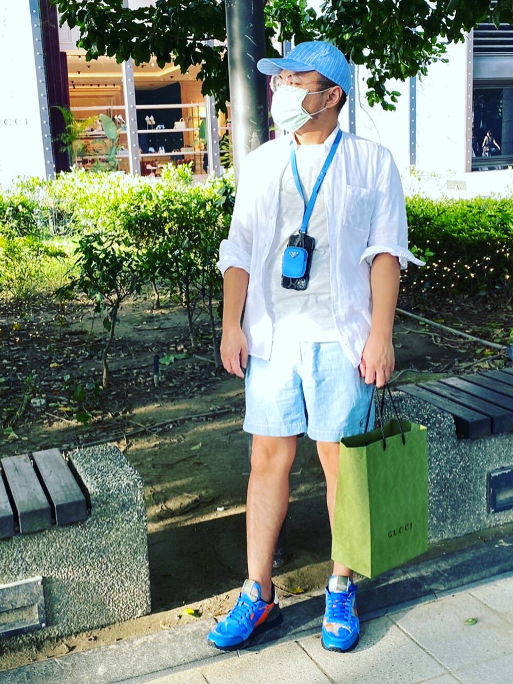 「VALENTINOのアイテム（パンプス、ブルー系）」を使った、kai-kaiさん（メンズ・167cm）の秋コーディネートの1枚目の写真