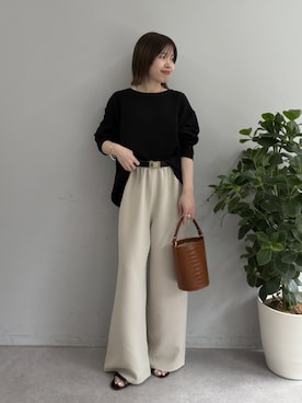 「GALLARDAGALANTE（ガリャルダガランテ）の【ジャケットやカーデのインナーに！】バックスリットブラウスT（シャツ/ブラウス、ブラック系）」を使った、AYUMIさん（レディース・148cm）の春コーディネート