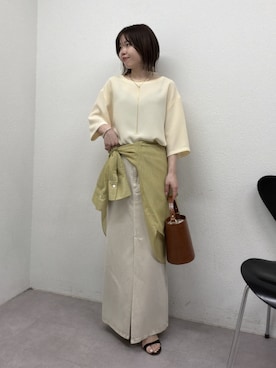 「GALLARDAGALANTE（ガリャルダガランテ）のバックスリットハーフスリーブブラウス（シャツ/ブラウス、イエロー系）」を使った、AYUMIさん（レディース・148cm）の春コーディネート
