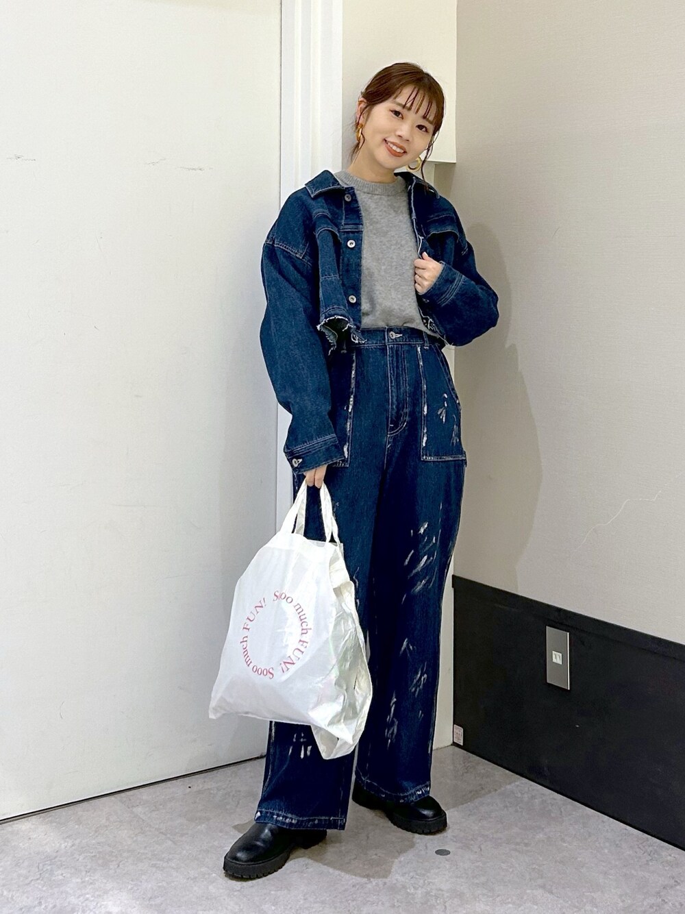 「デニムコーデ、デニムオンデニム、セットアップ、レプシィム(LEPSIM)、LEPSIM、オトナカジュアル、大人コーデ、ファッションを楽しもう、春コーデ、24SS春の新作、でにむ、デニム、トートバッグ、アラサーコーデ、大人トレンドカジュアル」｜「LEPSIMのマルチWAYデニムジャケット　987531（デニムジャケット、ブルー系）」を使った、ogiさん（レディース・157cm）の冬コーディネートの1枚目の写真