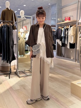 「LEPSIM（レプシィム）の《リネンライクドライシリーズ》ギャザーワイドパンツ　638911（その他パンツ、ベージュ系）」を使った、ogiさん（レディース・157cm）の春コーディネート