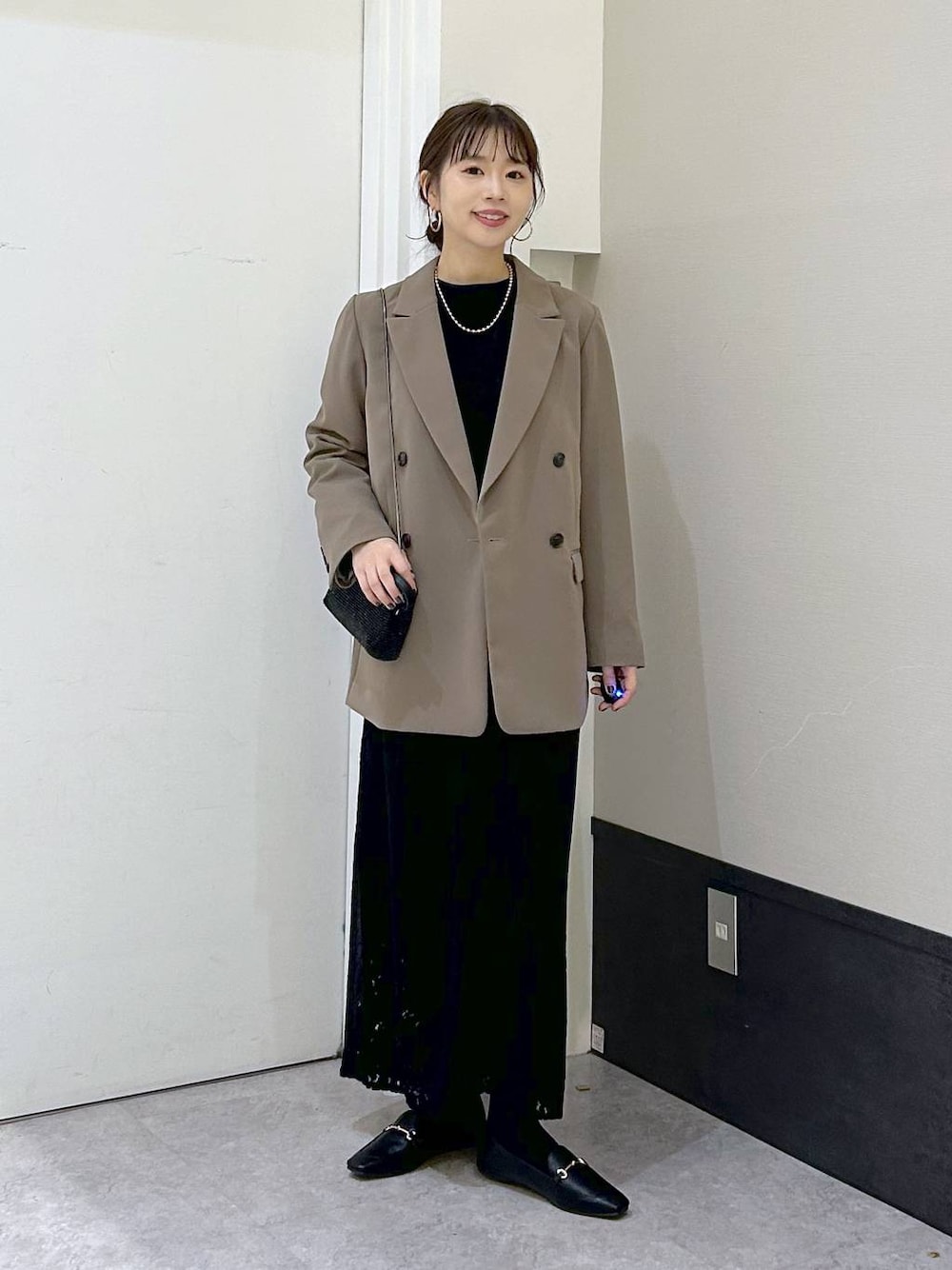 「カジュアル、差し色コーデ、着痩せ・細見え、楽ちんコーデ、秋コーデ、体型カバー、ベーシック/シンプル、LEPSIM、シンプルコーデ、秋冬新作、秋服準備はじめました、ワンピース、セレモニースタイル_LEPSIM、ジャケット、ジャケットスタイル」｜「LEPSIMの【入卒式／セレモニー】Wクロスストレッチダブルジャケット　207930（スーツジャケット、ブラウン系）」を使った、ogiさん（レディース・157cm）の冬コーディネートの1枚目の写真