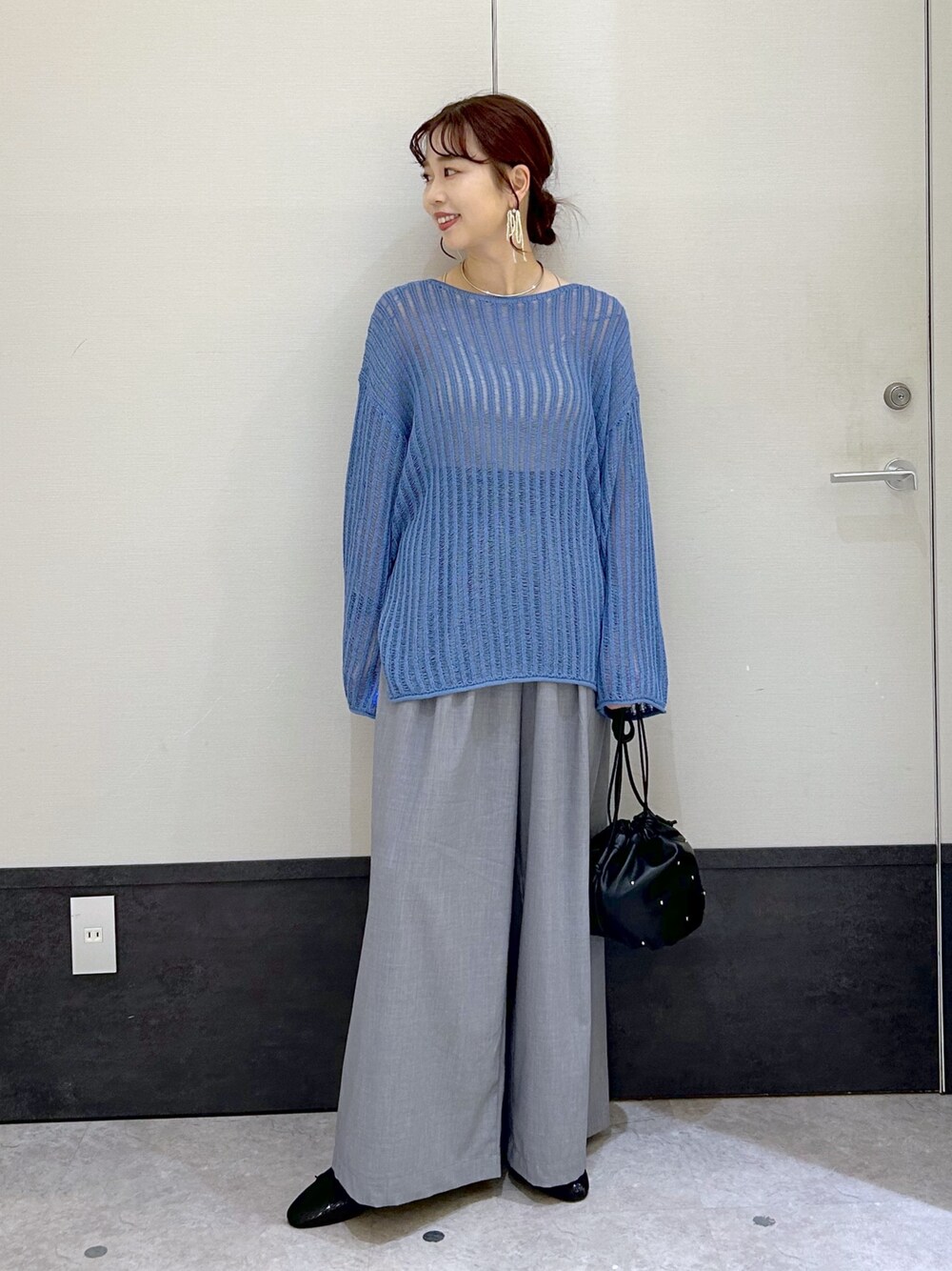 「レプシィム(LEPSIM)、LEPSIM、スラックス、ワイドパンツ、お出かけコーデ、ニット、秋服準備はじめました、オトナカジュアル、シンプル、ラクチンコーデ、おしゃれさんと繋がりたい、ゆるコーデ、きれいめカジュアル、ブルー」｜「LEPSIMの7ゲージテープヤーンプルオーバー　129819（ニット/セーター、ブルー系）」を使った、ogiさん（レディース・157cm）の夏コーディネートの1枚目の写真