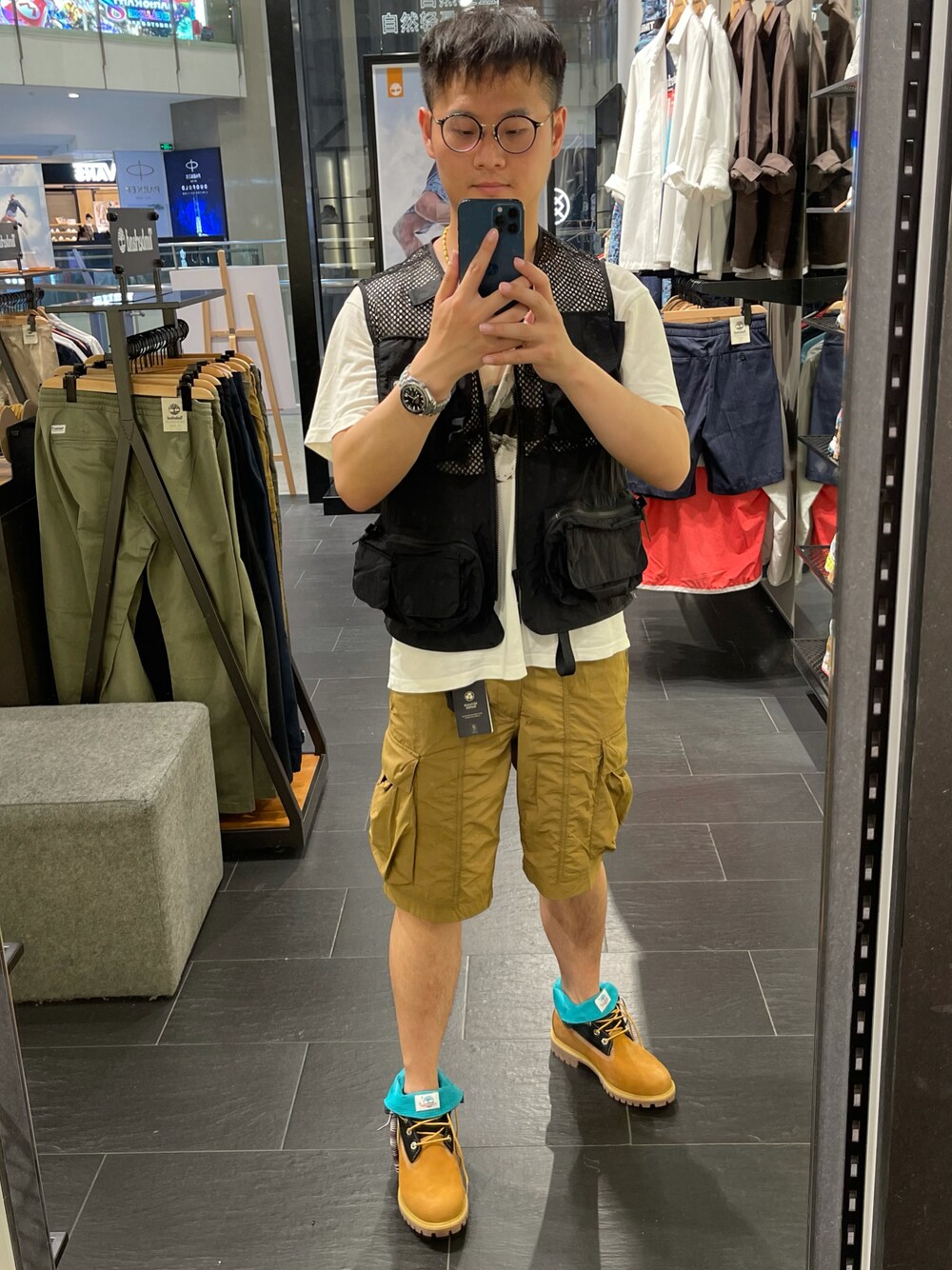 「商场试衣间」｜「Timberlandのアイテム（ブーツ、イエロー系）」を使った、Richie Kungさん（メンズ・175cm）の秋コーディネートの1枚目の写真