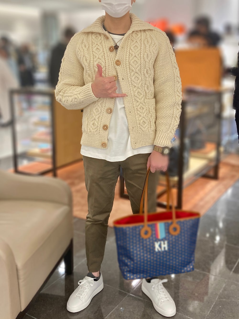 「inverallan、039LAUNDRY、dimattia、moynat、Santoni」｜「INVERALLANの【INVERALLAN / インバーアラン】ハンドニットカーディガン（カーディガン/ボレロ、ホワイト系）」を使った、Hayakeeeenさん（メンズ・163cm）の冬コーディネートの1枚目の写真