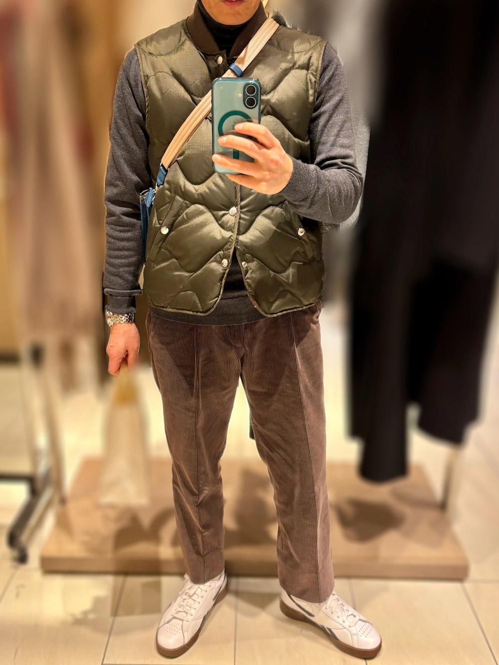 「フユコーデ、MAISON KITSUNE、JOHN SMEDLEY、reebok」｜「JOHN SMEDLEYのJOHN SMEDLEY / KILDAY 30ゲージ モックネックニット（ニット/セーター、グリーン系）」を使った、Hayakeeeenさん（メンズ・163cm）の冬コーディネートの1枚目の写真