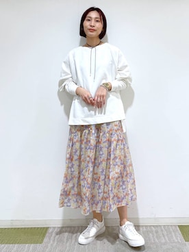 「Elura（エルーラ）のアイテム（スニーカー）」を使った、eriさん（レディース・167cm）の春コーディネート