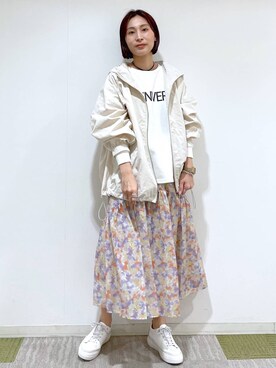 「Elura（エルーラ）のアイテム（スニーカー）」を使った、eriさん（レディース・167cm）の春コーディネート