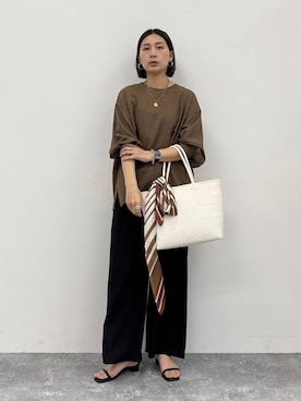 「Elura（エルーラ）のアイテム」を使った、eriさん（レディース・167cm）の春コーディネート