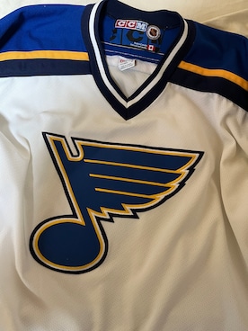 「NHL」｜「アイテム（ジャージ）」を使った、ybさん（メンズ・177cm）の冬コーディネート
