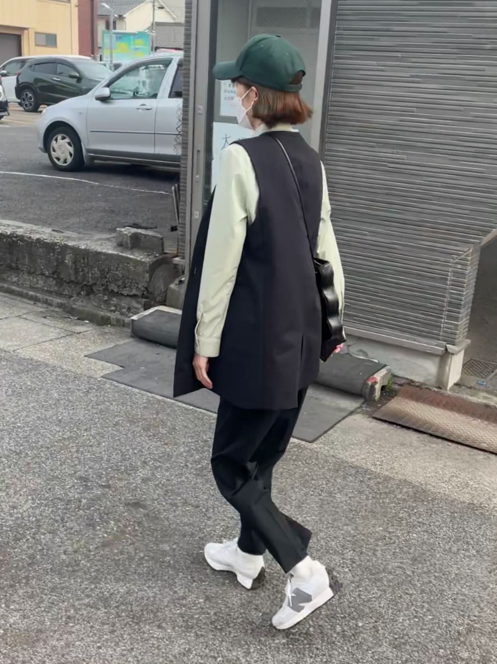 「大人カジュアル、お出かけコーデ、春コーデ、プチプラ、グリーン、ジレ、高身長女子、ciatre、ユニクロ、PLST、ジーユー、ニューバランス、おしゃれさんと繋がりたい、お洒落さんとつながりたい」｜「NEW BALANCEのMS327（スニーカー、グレー系）」を使った、mayukaさん（レディース・176cm）の春コーディネートの1枚目の写真