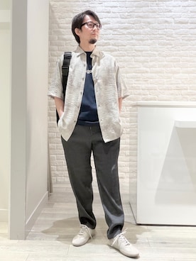 「AH ABAHOUSE（エーエイチアバハウス）の【AH ABAHOUSE / セットアップ対応】楊柳 イージースラックス（スラックス、グレー系）」を使った、片山さん（メンズ・165cm）の春コーディネート