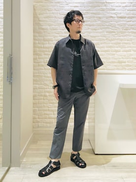 「アイテム（スラックス）」を使った、片山さん（メンズ・165cm・40代）の夏コーディネート