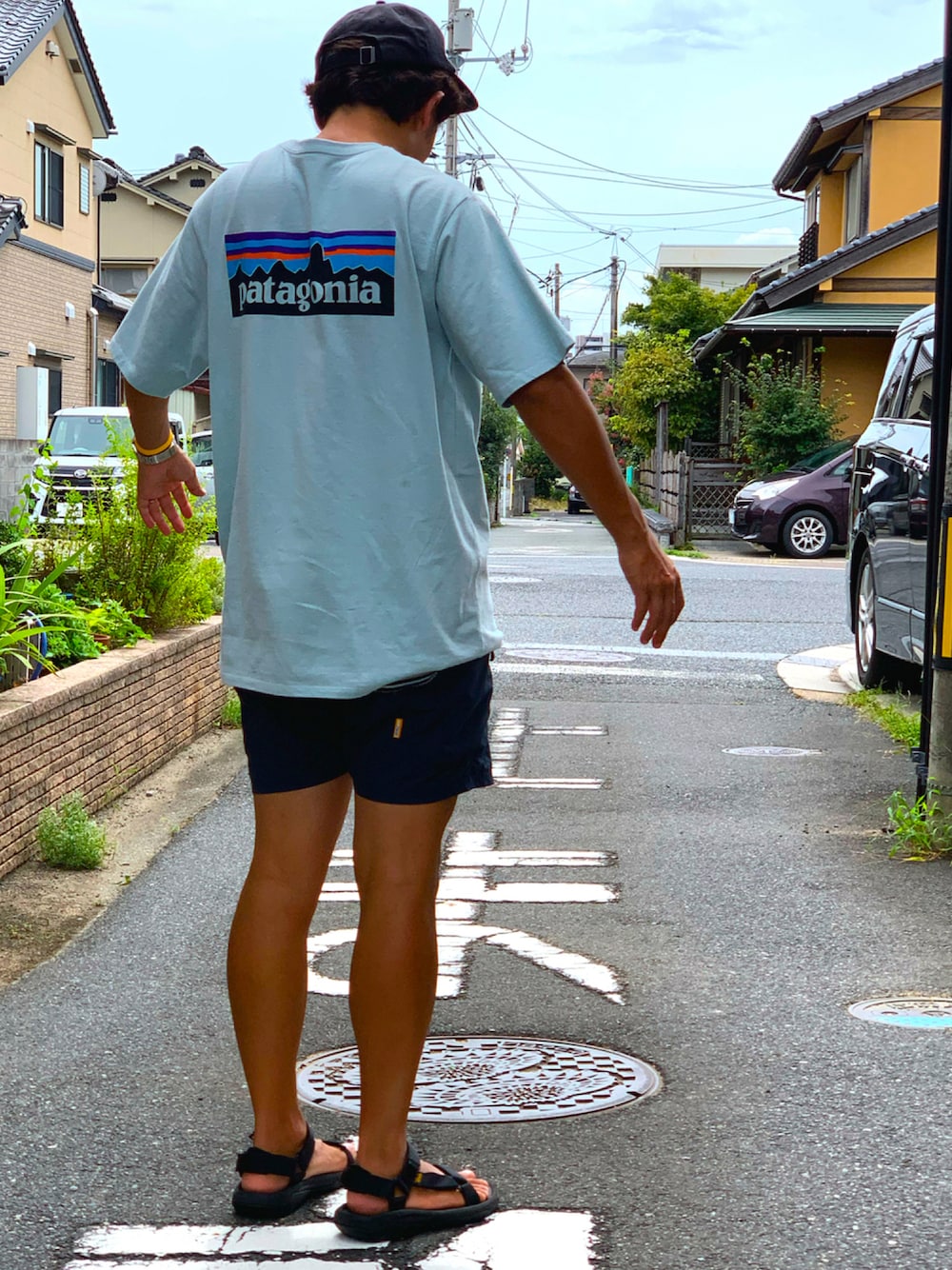 「夏コーデ、シンプル、ビックシルエット、サンダル、プリントT、おしゃれさんと繋がりたい、ショーツ、patagonia、グリップスワニー、キャップ」｜「Tevaのアイテム（サンダル、ブラック系）」を使った、yosukeさん（メンズ・171cm）の夏コーディネートの1枚目の写真