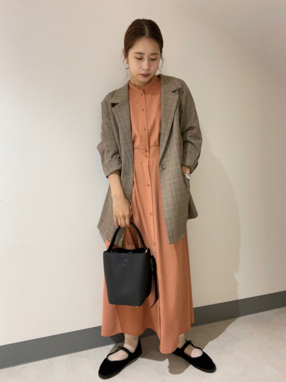 「休日スタイル、秋のコーデ、秋服、秋服準備はじめました、ジャケット、ジャケットコーデ、ワンピース、ootd、チェック」｜「SLURRのチェックロング丈テーラージャケット(セットアップ)（テーラードジャケット、その他）」を使った、miku.さん（レディース・156cm）の秋コーディネートの1枚目の写真