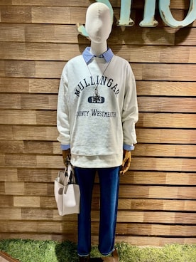 「SHOO・LA・RUE（シューラルー）の【SS-3L/美脚シルエット】いつでも頼れる デニムテーパードパンツ（デニムパンツ、ブルー系）」を使った、関口 梨沙さん（レディース）の冬コーディネート