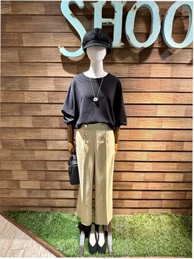 「SHOO・LA・RUE（シューラルー）の◆【高レビュー】洗えてサラサラ スクエアニットパンプス（パンプス、ブラック系）」を使った、関口 梨沙さん（レディース）の春コーディネート