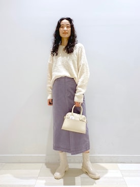 「白ブーツ」｜「アイテム（スカート、パープル系）」を使った、YUKARIさん（レディース・169cm）の秋コーディネート