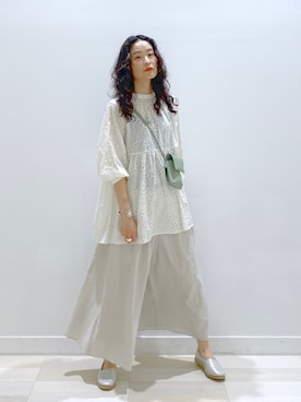 「シルバーシューズ」｜「アイテム（スリッポン）」を使った、YUKARIさん（レディース・169cm）の夏コーディネート