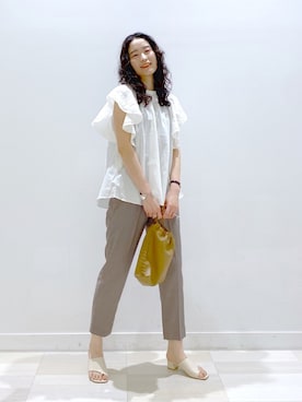 「袖ボリューム」｜「アイテム（スラックス）」を使った、YUKARIさん（レディース・169cm）の夏コーディネート