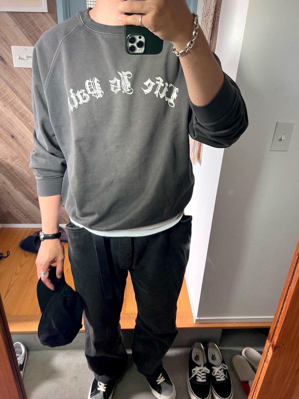 CAN'T BUST' EMのパンツを使った人気ファッションコーディネート