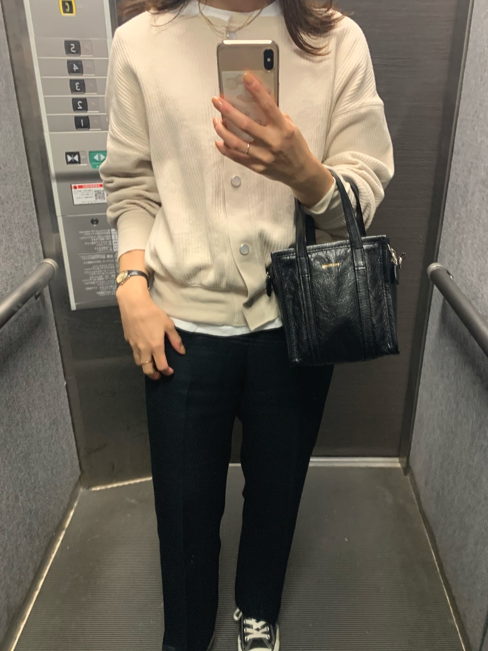 BALENCIAGA Bazar shopper XXSを使った人気ファッション